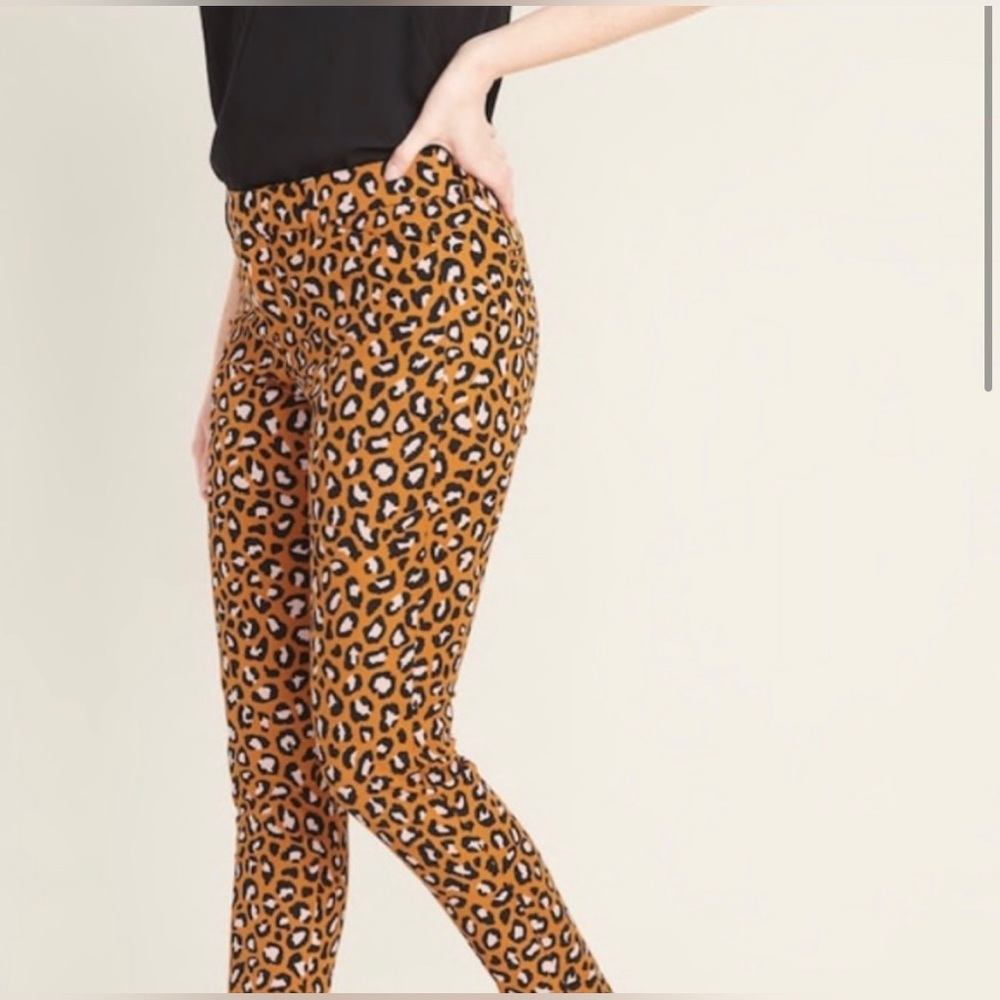 Cheetah print Old Navy stretch Pixie Ankle pants